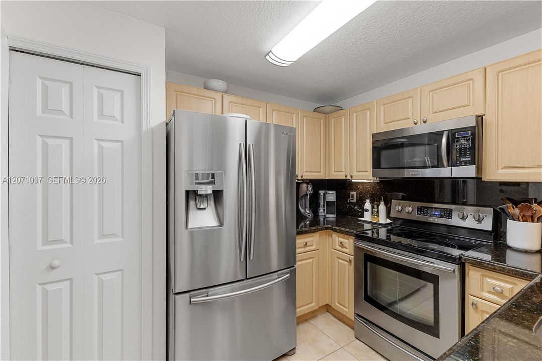 For Rent: $3,250 (3 beds, 2 baths, 1210 Square Feet)