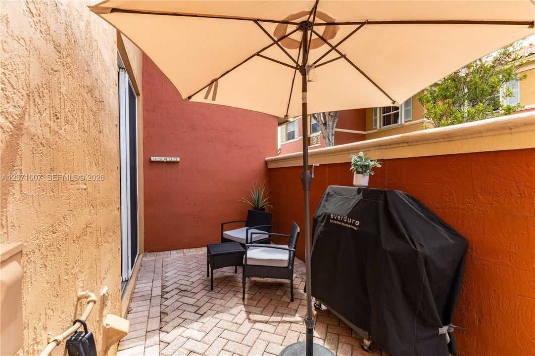 For Rent: $3,250 (3 beds, 2 baths, 1210 Square Feet)