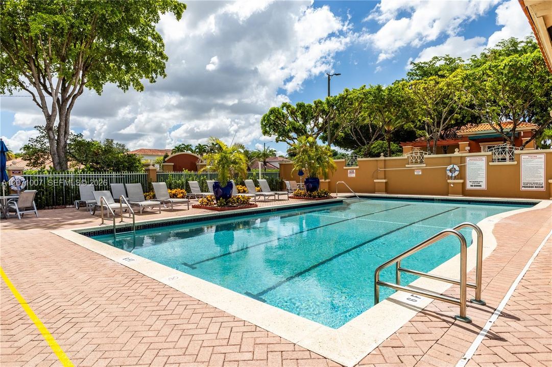 For Rent: $3,250 (3 beds, 2 baths, 1210 Square Feet)