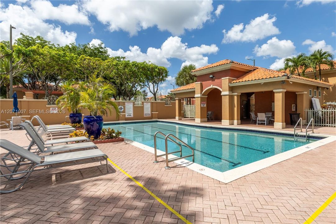 For Rent: $3,250 (3 beds, 2 baths, 1210 Square Feet)