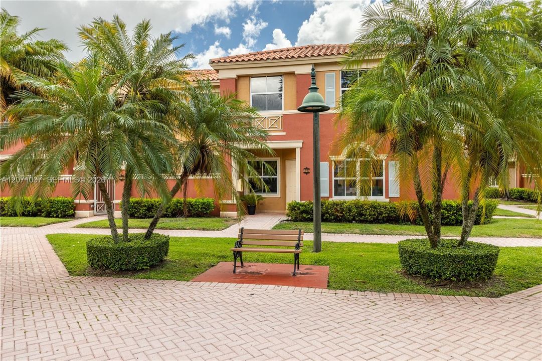 For Rent: $3,250 (3 beds, 2 baths, 1210 Square Feet)