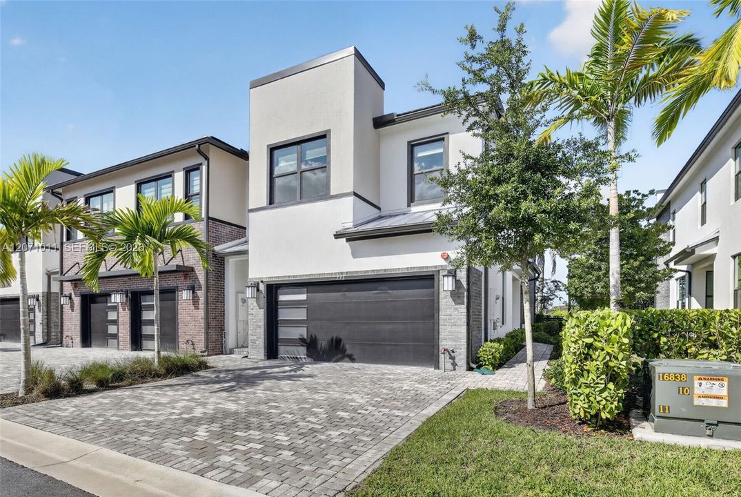 For Sale: $714,900 (3 beds, 2 baths, 1691 Square Feet)