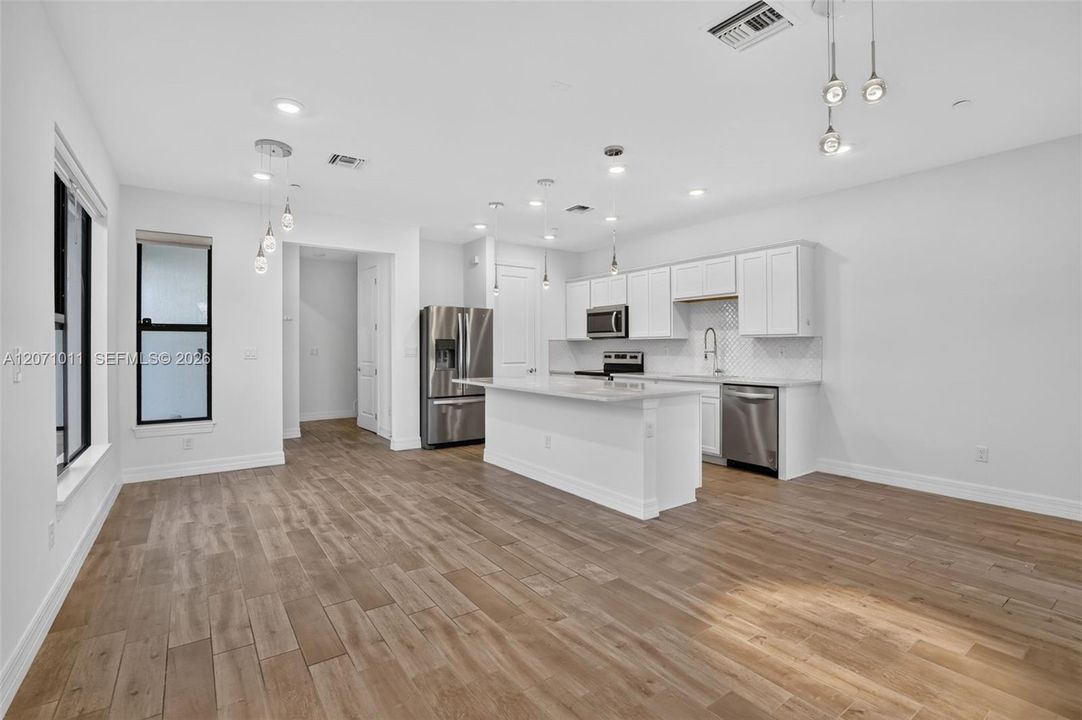 For Sale: $714,900 (3 beds, 2 baths, 1691 Square Feet)