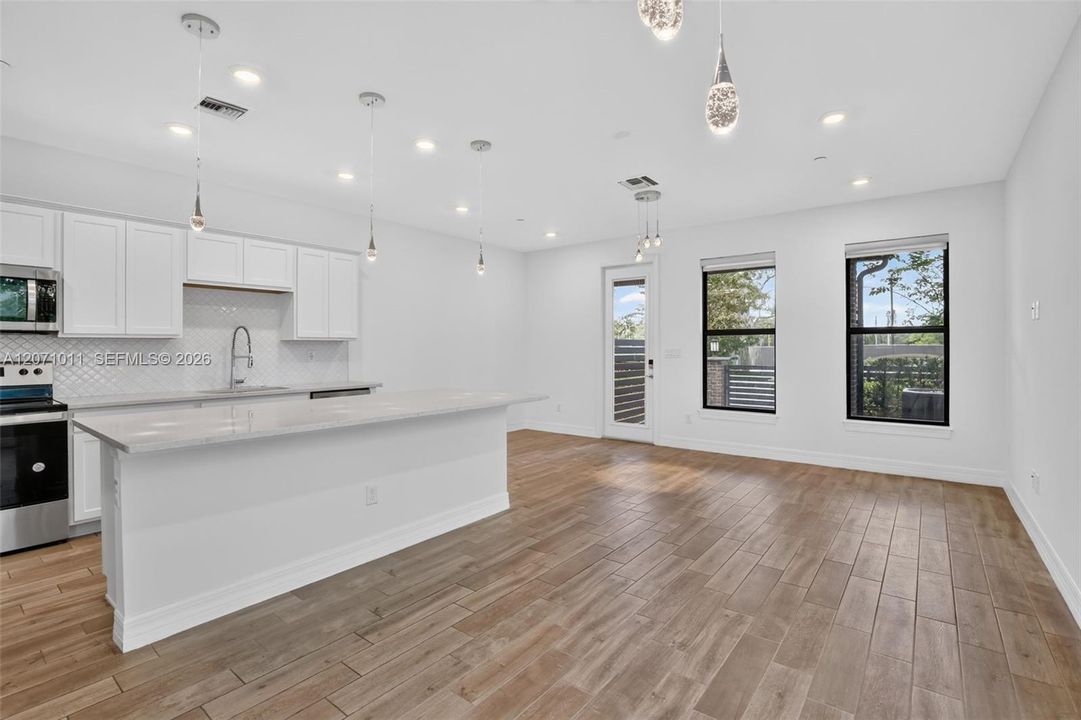 For Sale: $714,900 (3 beds, 2 baths, 1691 Square Feet)