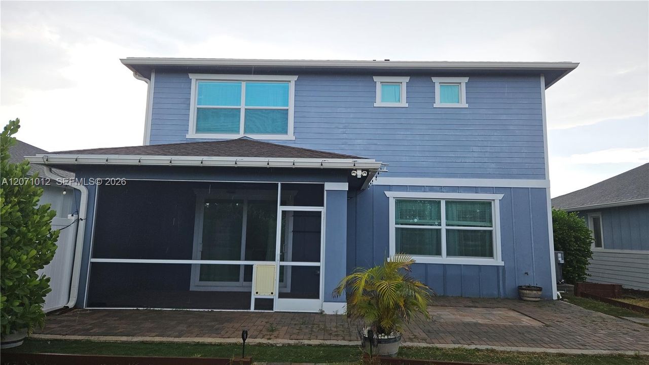 En Venta: $573,100 (4 camas, 3 baños, 2401 Pies cuadrados)