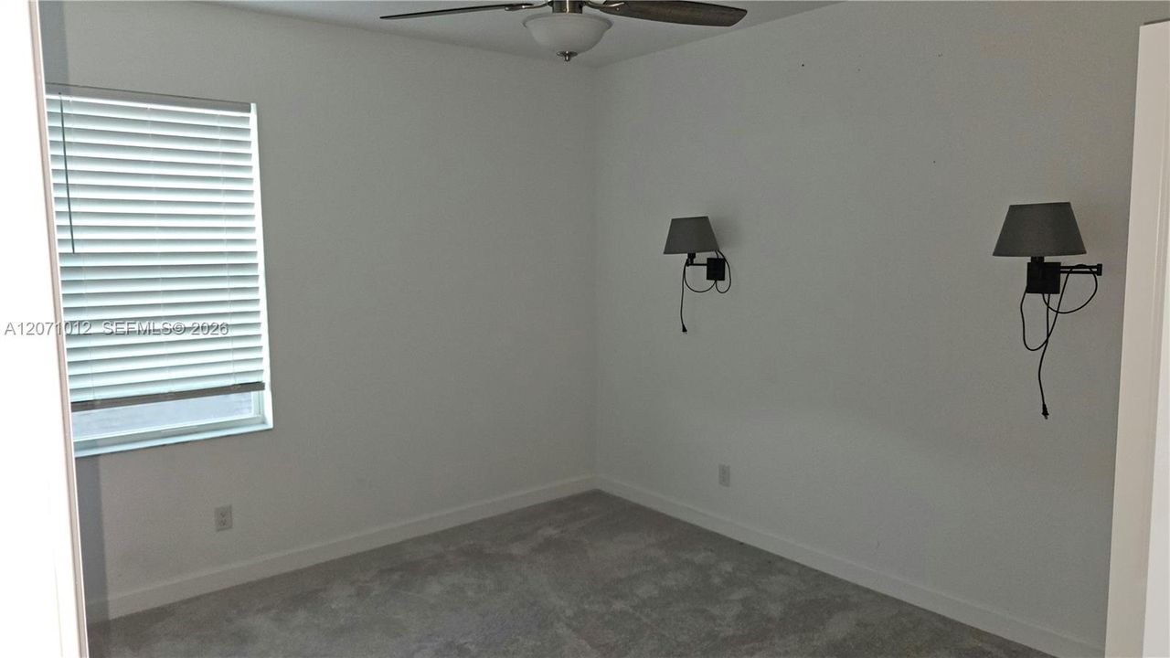 En Venta: $573,100 (4 camas, 3 baños, 2401 Pies cuadrados)