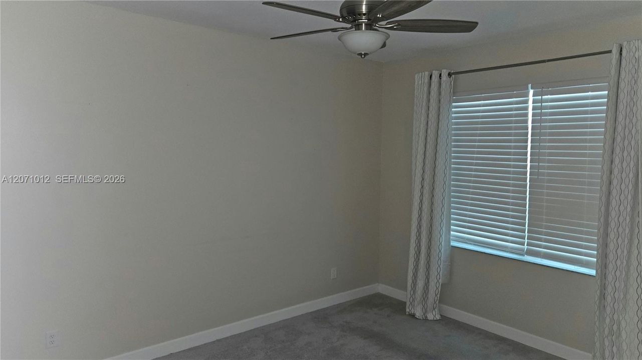 En Venta: $573,100 (4 camas, 3 baños, 2401 Pies cuadrados)