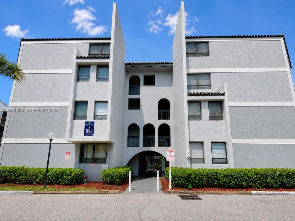 For Sale: $129,000 (2 beds, 1 baths, 850 Square Feet)