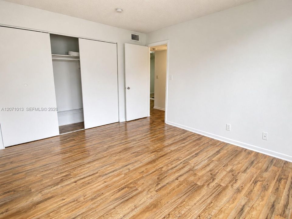 For Sale: $129,000 (2 beds, 1 baths, 850 Square Feet)