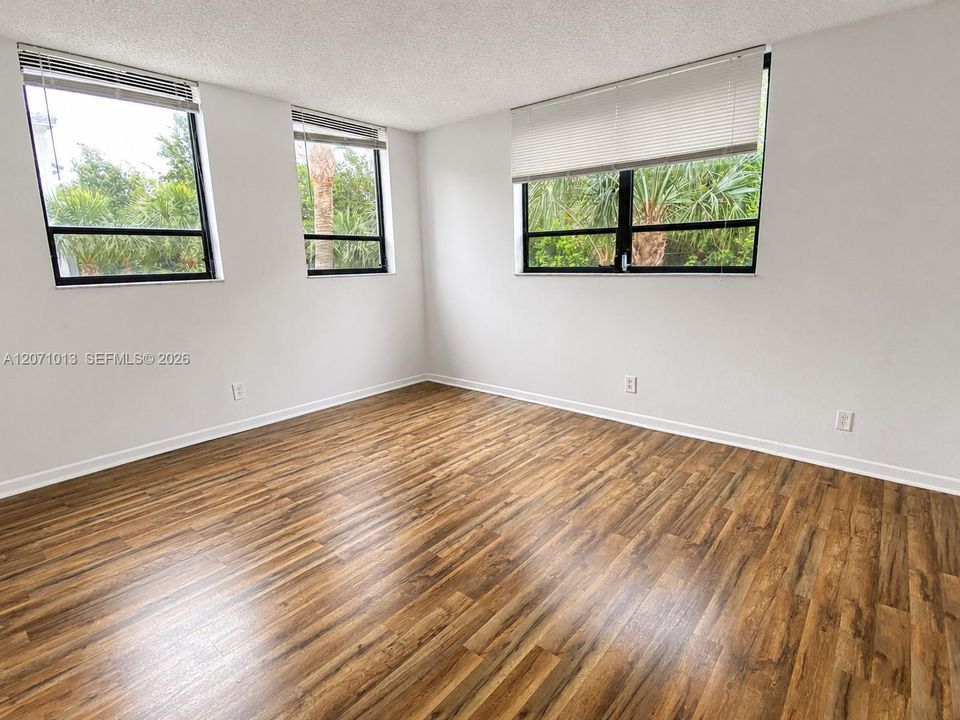 For Sale: $129,000 (2 beds, 1 baths, 850 Square Feet)