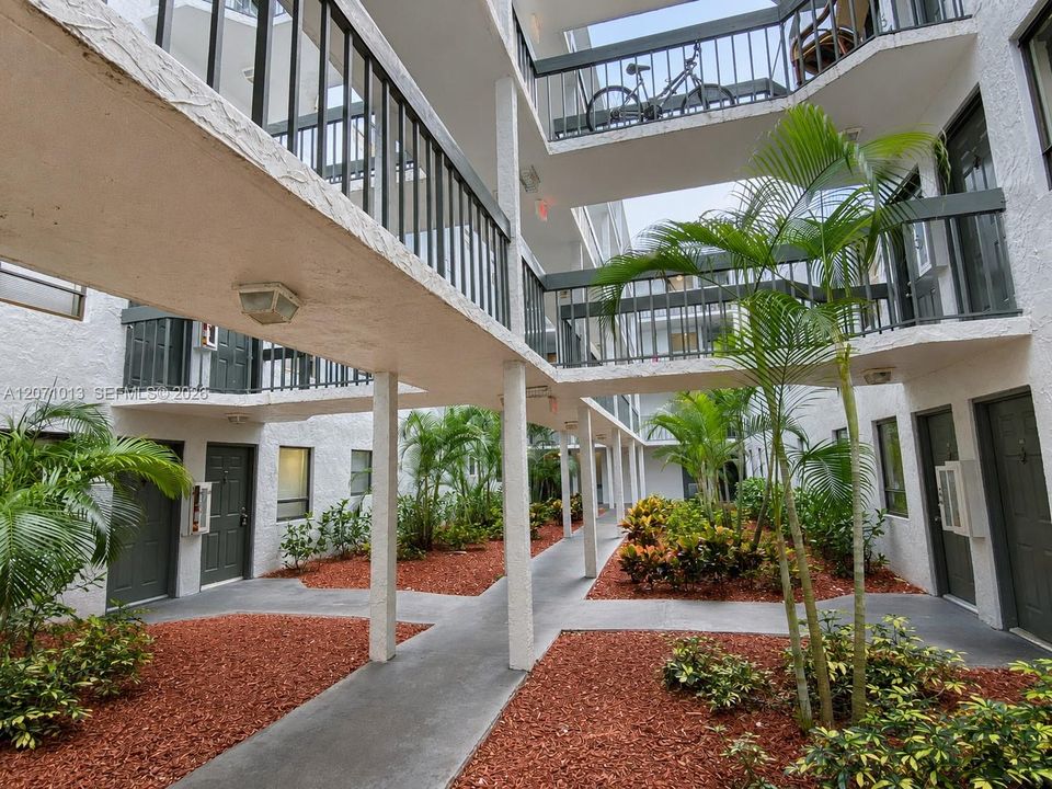 For Sale: $129,000 (2 beds, 1 baths, 850 Square Feet)