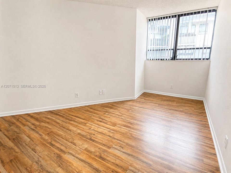 For Sale: $129,000 (2 beds, 1 baths, 850 Square Feet)