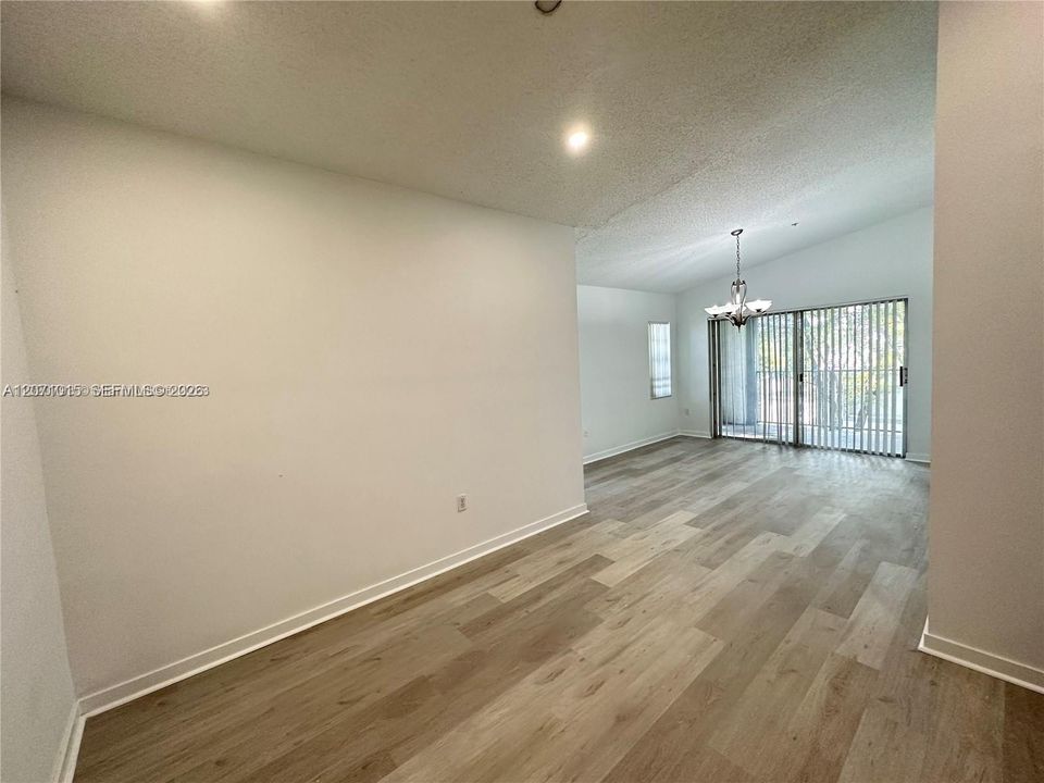 For Rent: $2,250 (1 beds, 1 baths, 743 Square Feet)