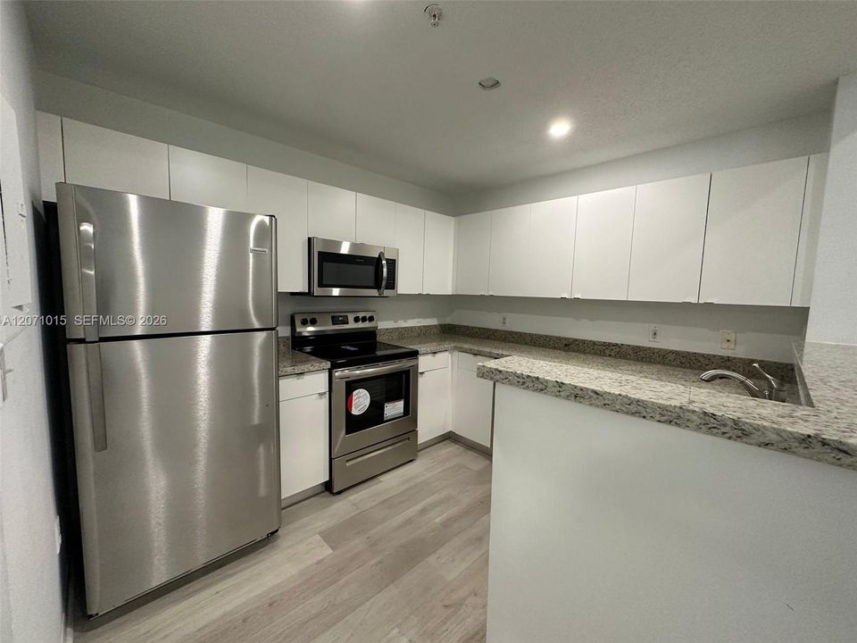 For Rent: $2,250 (1 beds, 1 baths, 743 Square Feet)