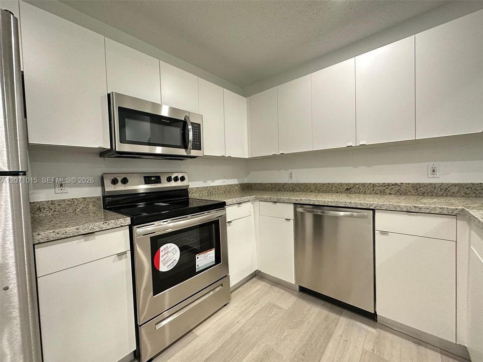 For Rent: $2,250 (1 beds, 1 baths, 743 Square Feet)