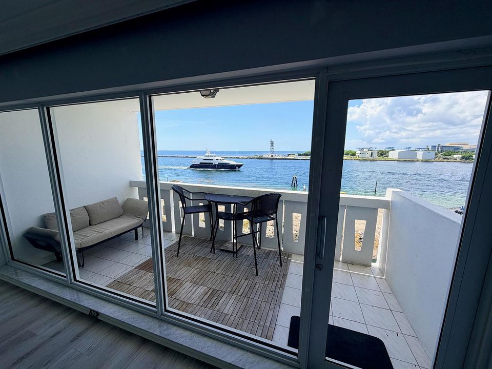 3H Balcony