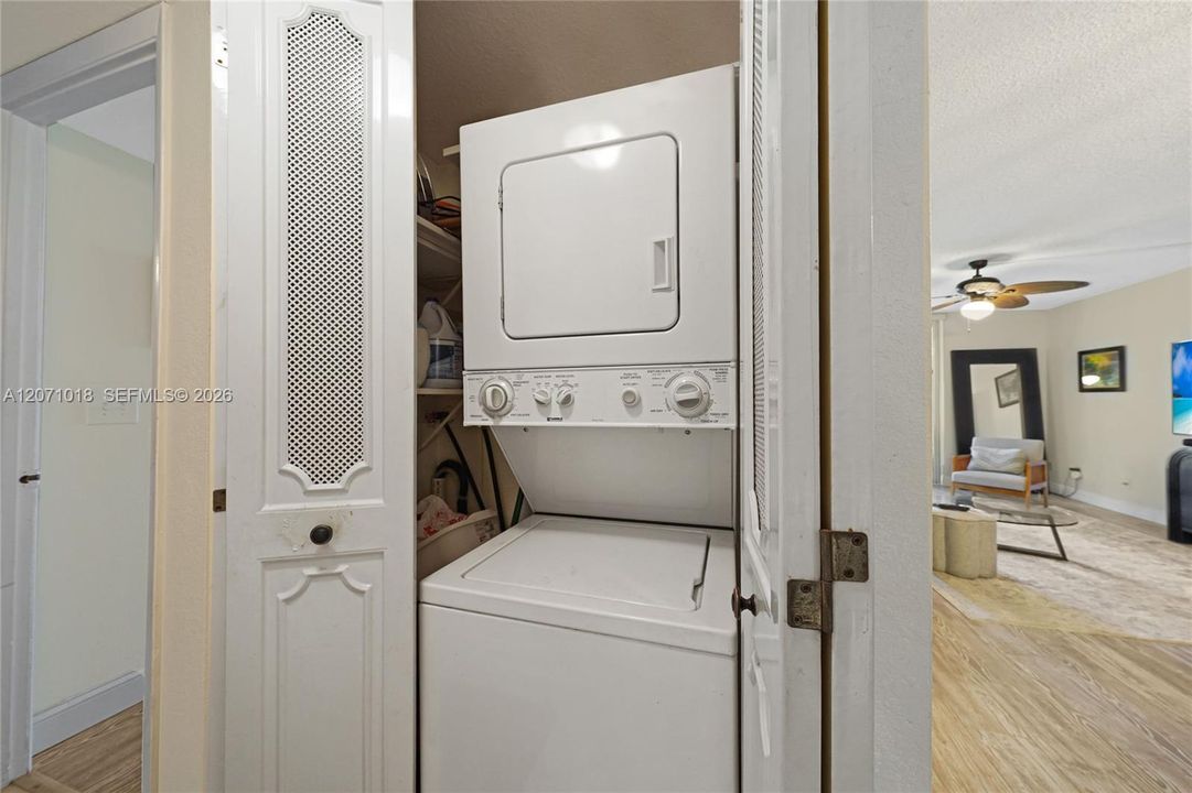 For Sale: $179,900 (2 beds, 2 baths, 1105 Square Feet)