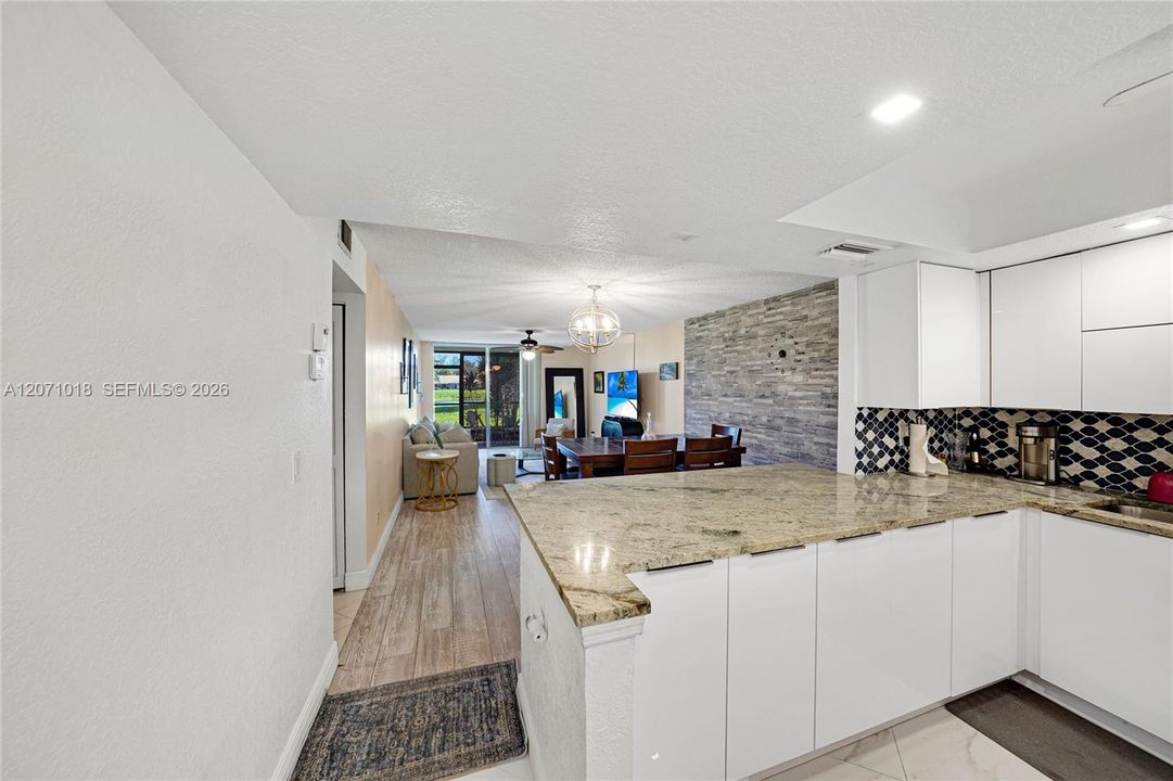 For Sale: $179,900 (2 beds, 2 baths, 1105 Square Feet)