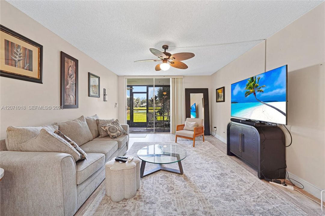 For Sale: $179,900 (2 beds, 2 baths, 1105 Square Feet)