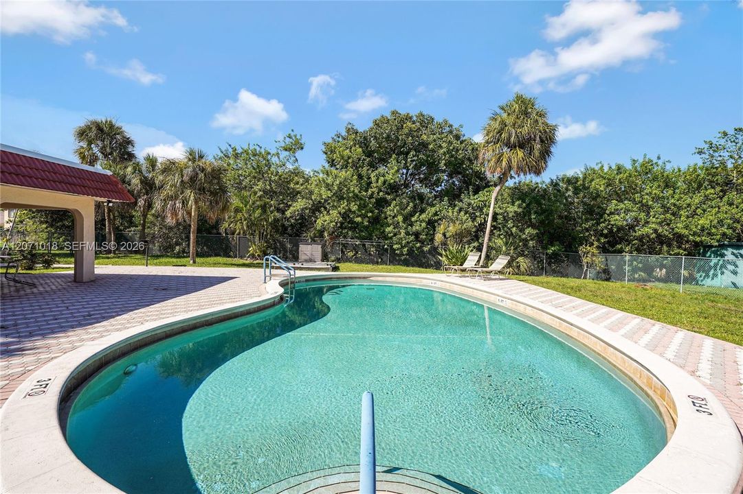For Sale: $179,900 (2 beds, 2 baths, 1105 Square Feet)