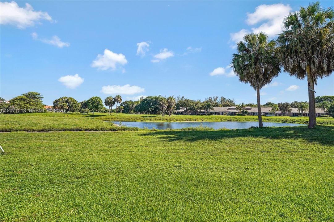 For Sale: $179,900 (2 beds, 2 baths, 1105 Square Feet)