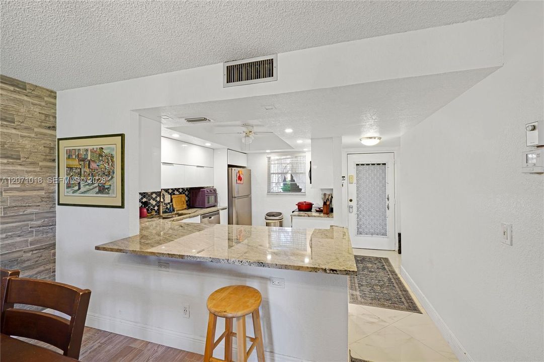 For Sale: $179,900 (2 beds, 2 baths, 1105 Square Feet)