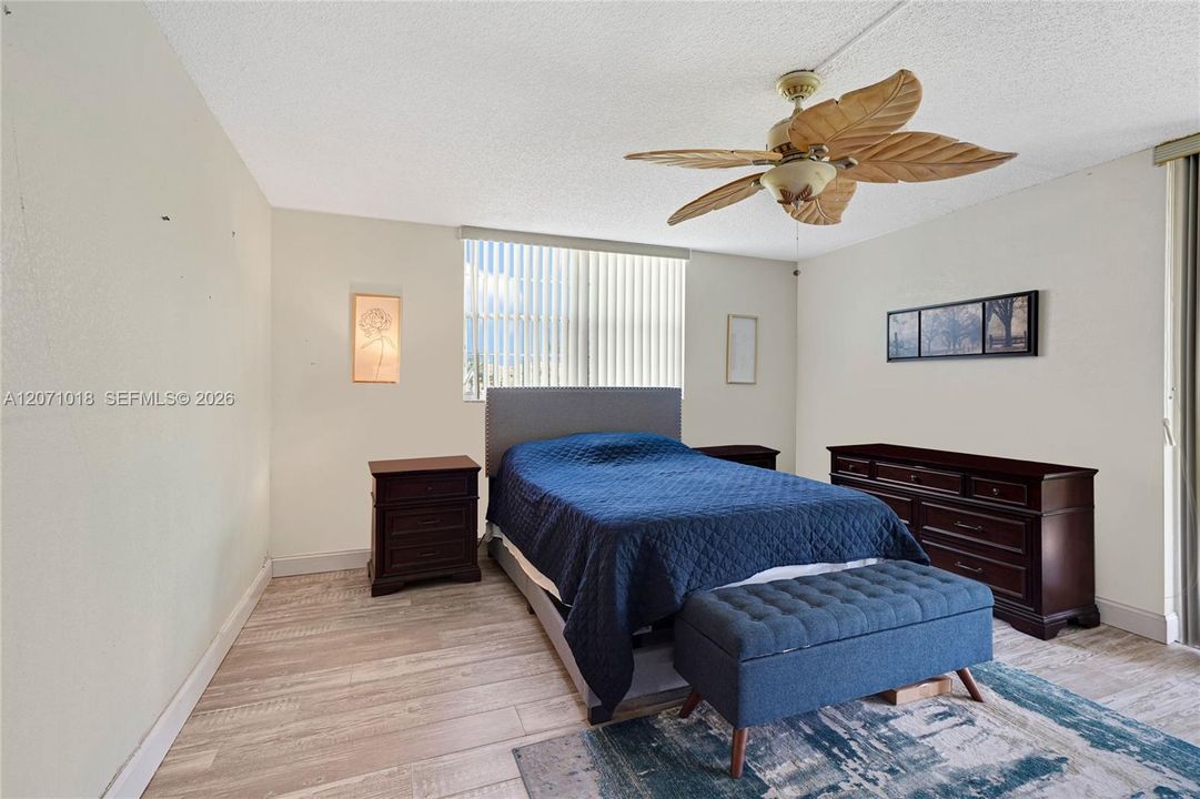 For Sale: $179,900 (2 beds, 2 baths, 1105 Square Feet)