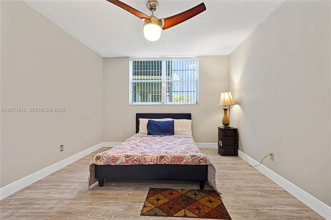 For Sale: $179,900 (2 beds, 2 baths, 1105 Square Feet)