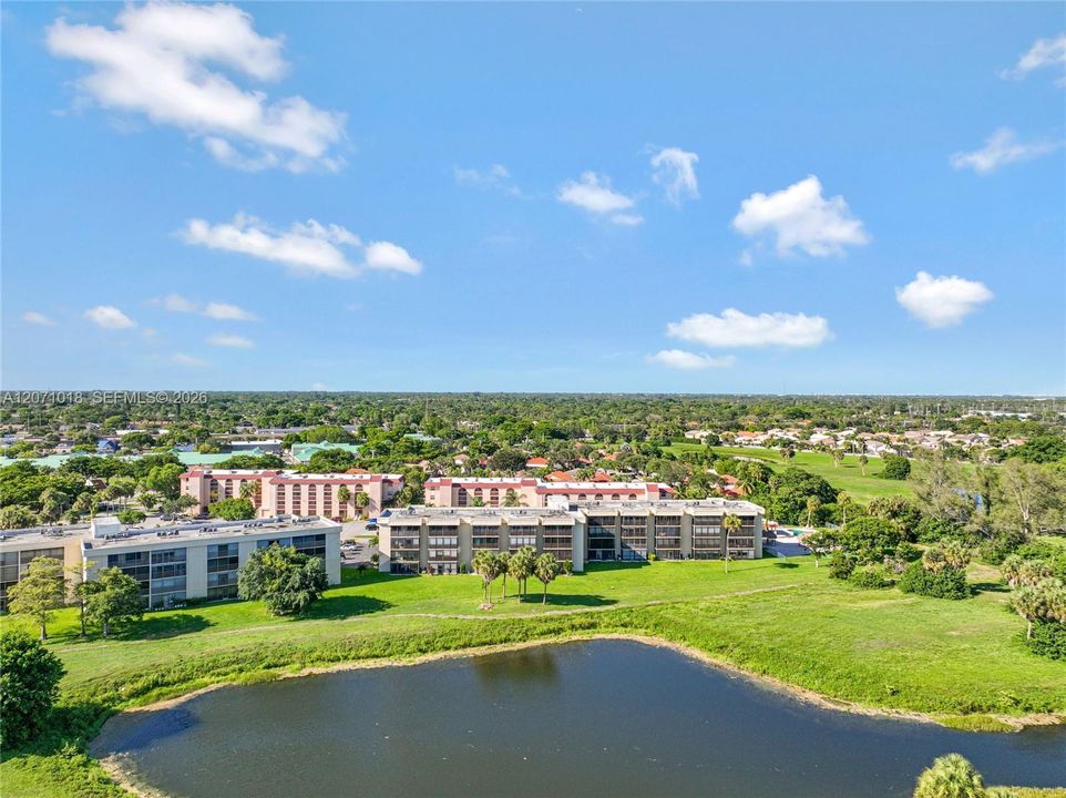 For Sale: $179,900 (2 beds, 2 baths, 1105 Square Feet)