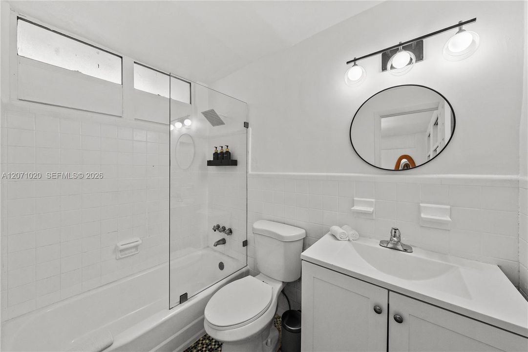 В аренду: $2,500 (1 спален, 1 ванн, 600 Квадратных фут)