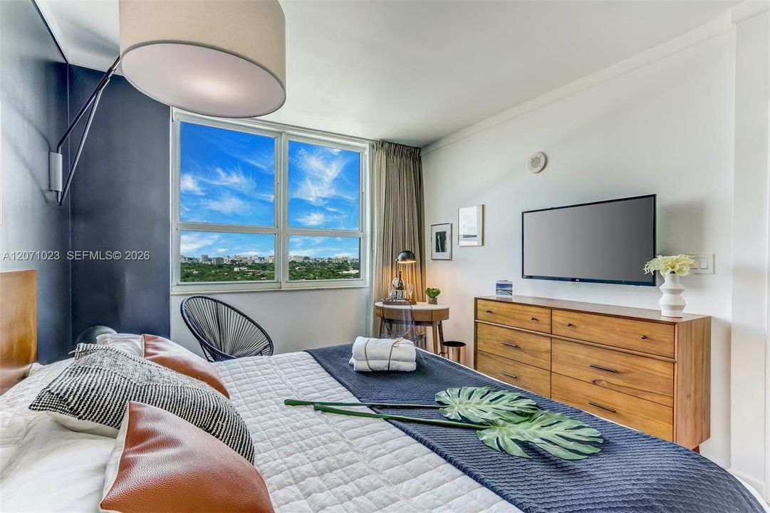 For Sale: $750,000 (1 beds, 2 baths, 761 Square Feet)