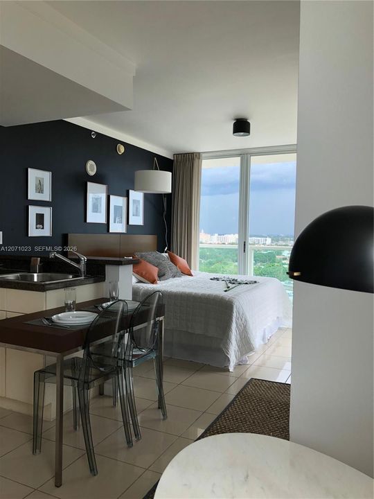 For Sale: $750,000 (1 beds, 2 baths, 761 Square Feet)