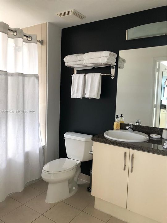 For Sale: $750,000 (1 beds, 2 baths, 761 Square Feet)