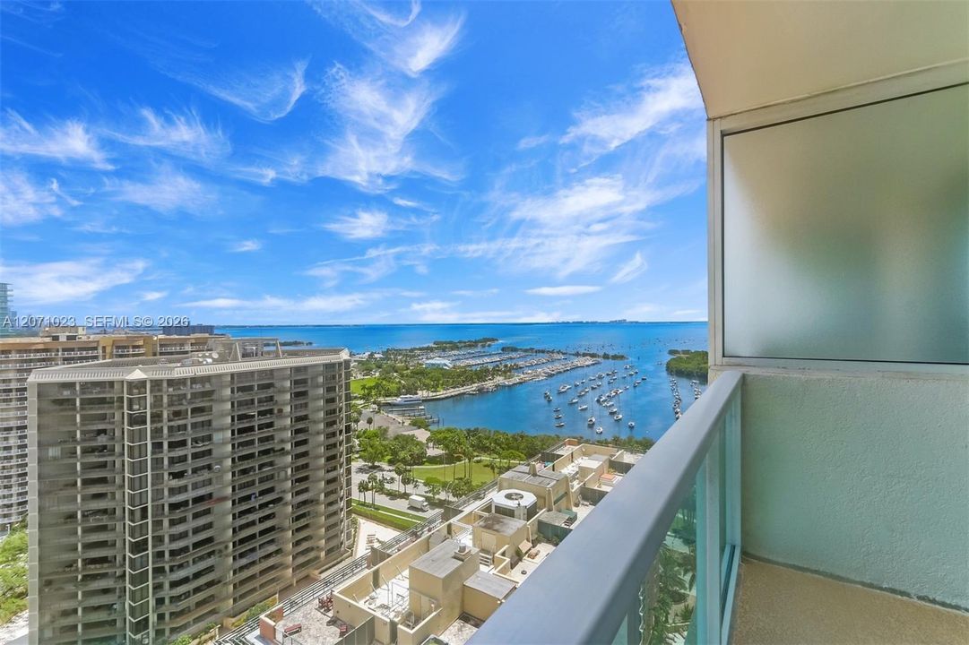 For Sale: $750,000 (1 beds, 2 baths, 761 Square Feet)