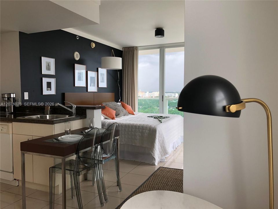 For Sale: $750,000 (1 beds, 2 baths, 761 Square Feet)