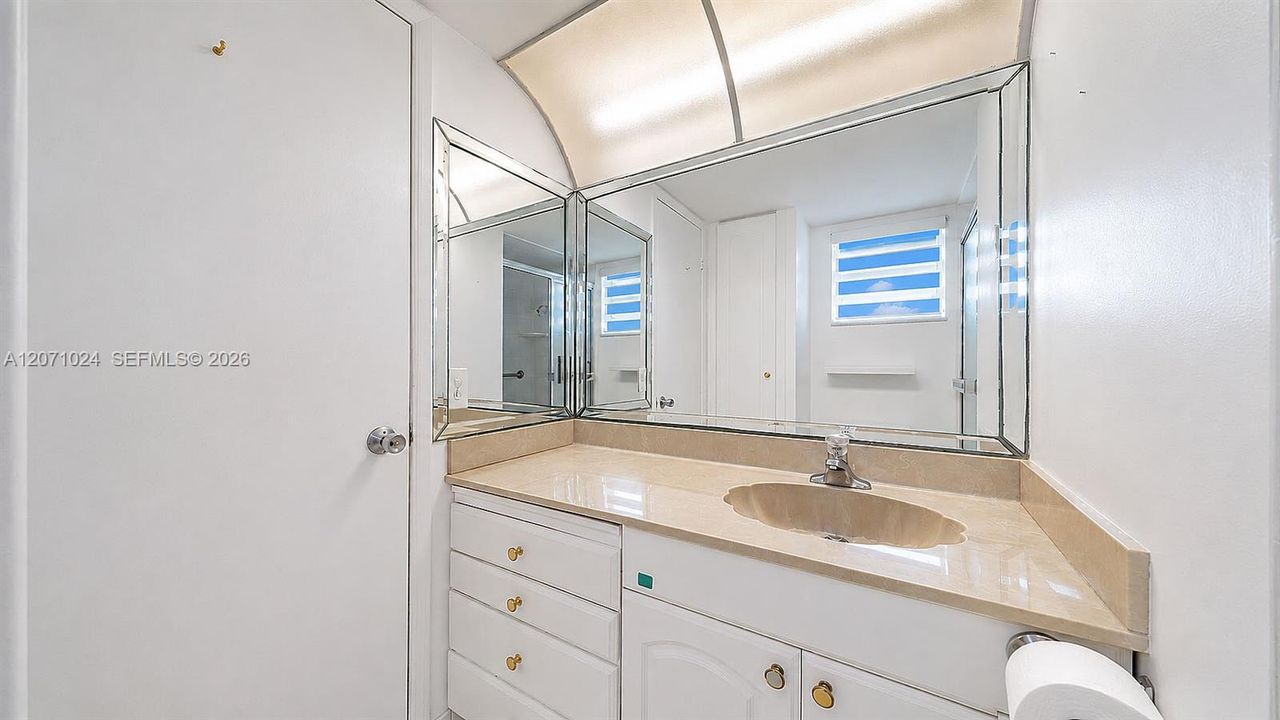 For Sale: $125,000 (2 beds, 2 baths, 850 Square Feet)