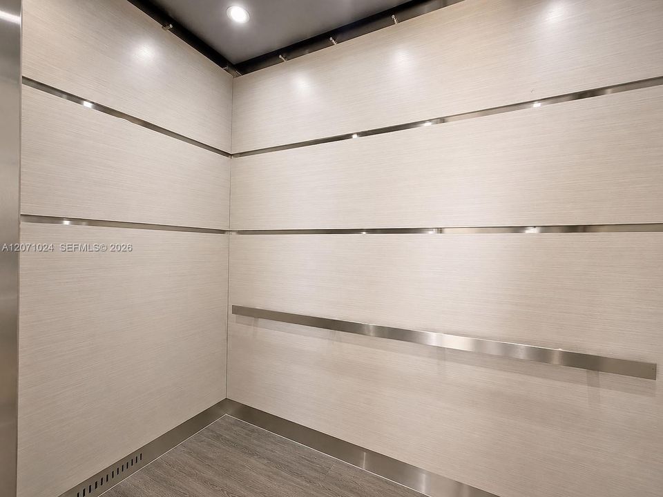 For Sale: $125,000 (2 beds, 2 baths, 850 Square Feet)