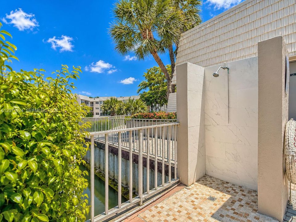 For Sale: $125,000 (2 beds, 2 baths, 850 Square Feet)