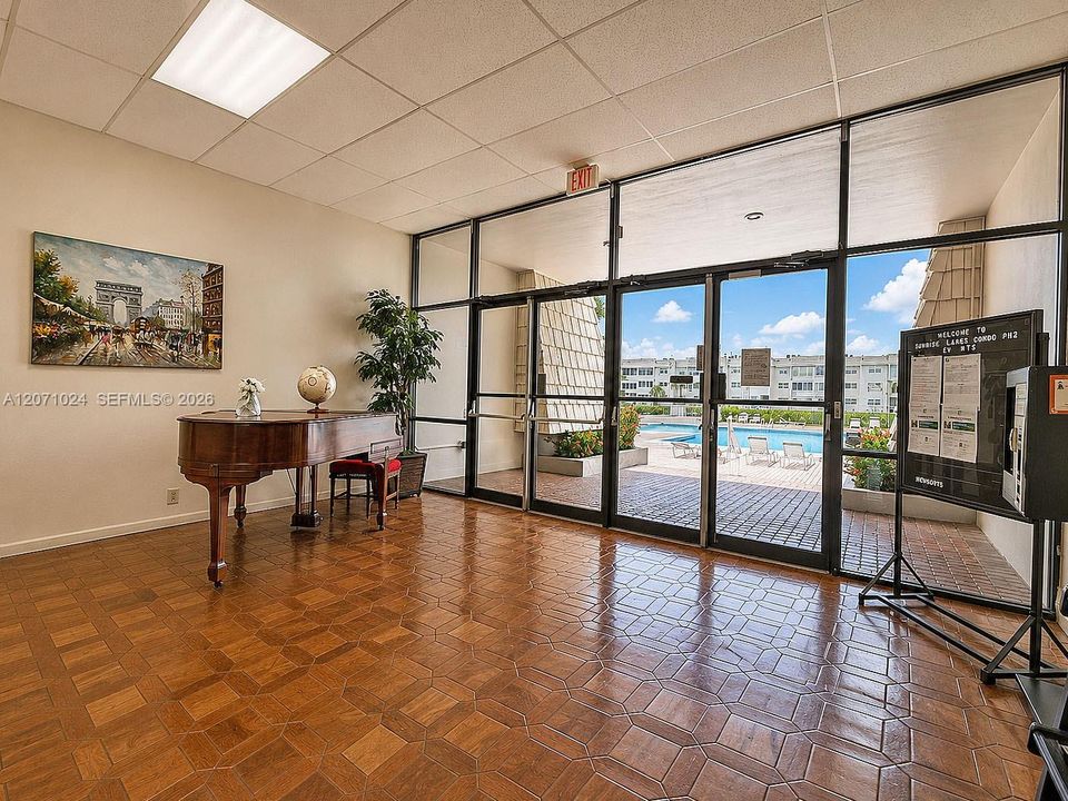 For Sale: $125,000 (2 beds, 2 baths, 850 Square Feet)