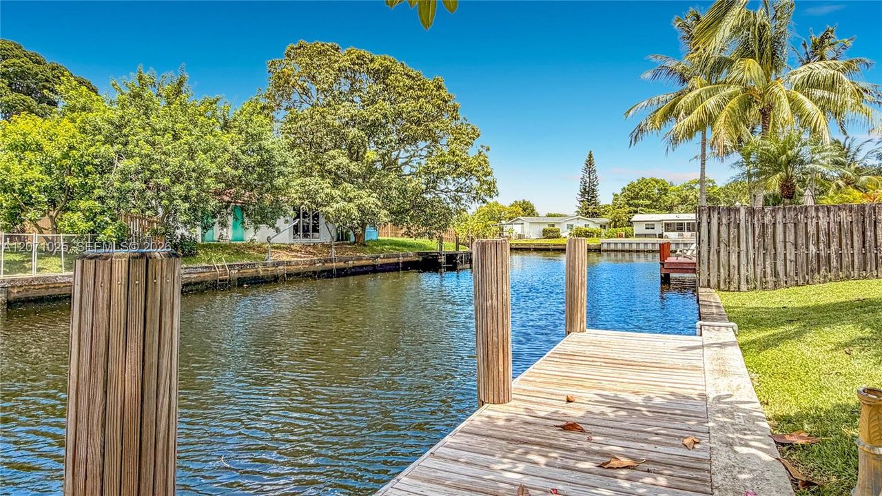 For Sale: $537,500 (2 beds, 1 baths, 959 Square Feet)