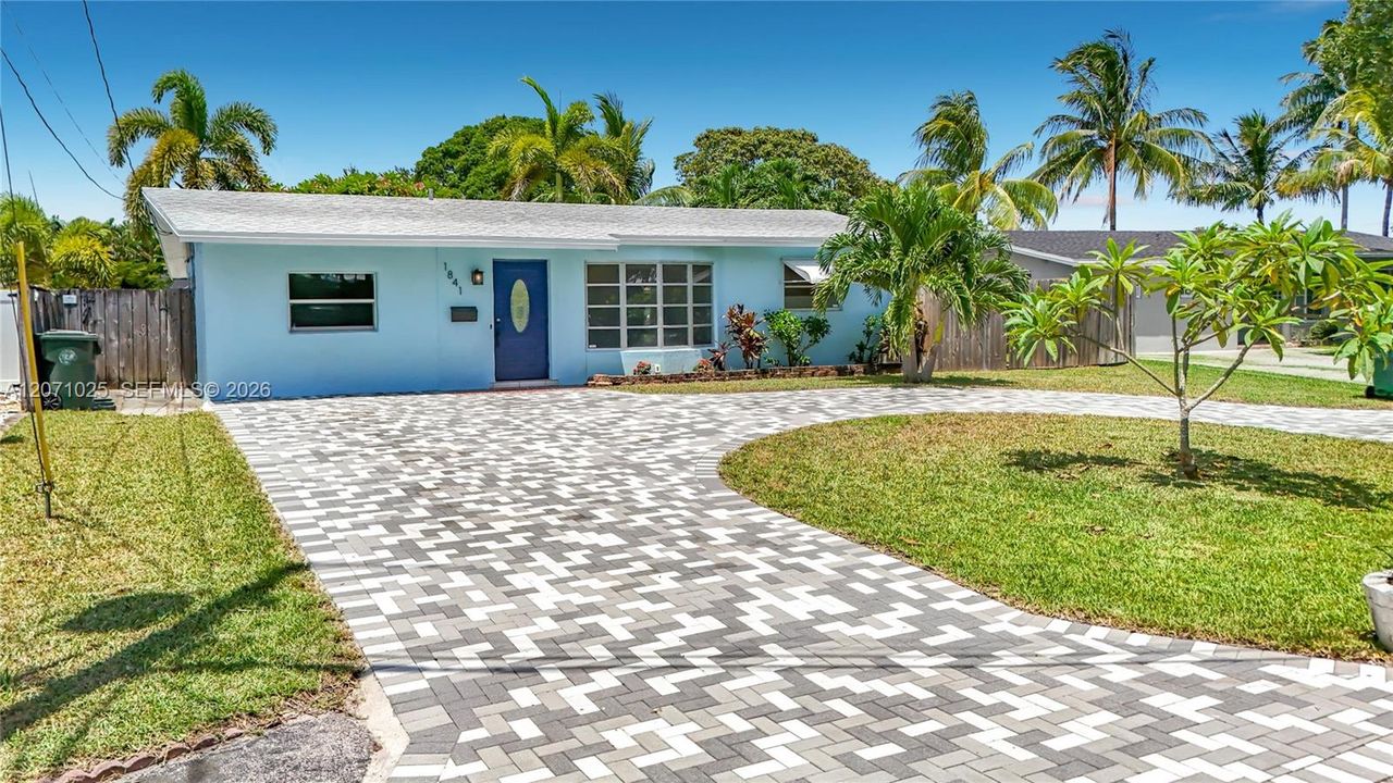 For Sale: $537,500 (2 beds, 1 baths, 959 Square Feet)