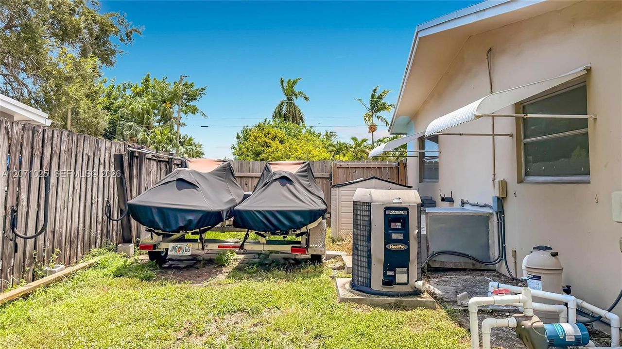 For Sale: $537,500 (2 beds, 1 baths, 959 Square Feet)