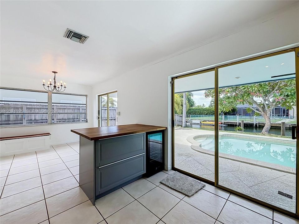 For Sale: $537,500 (2 beds, 1 baths, 959 Square Feet)