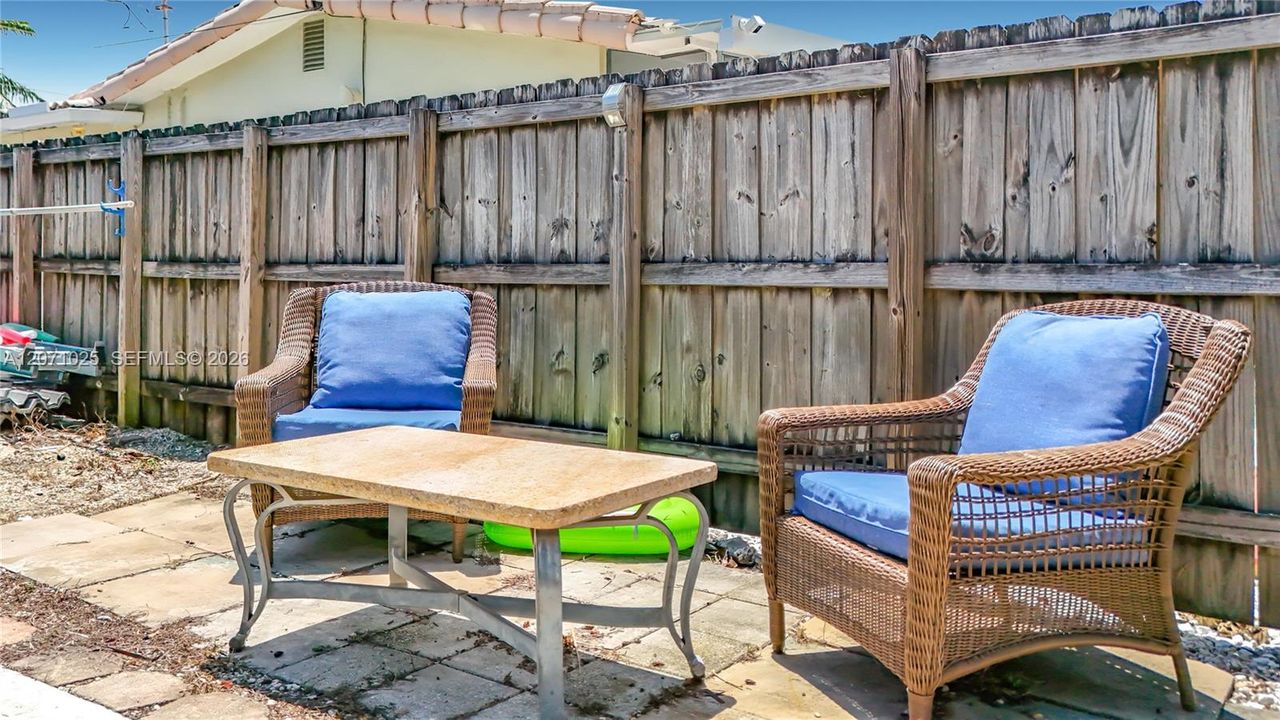 For Sale: $537,500 (2 beds, 1 baths, 959 Square Feet)