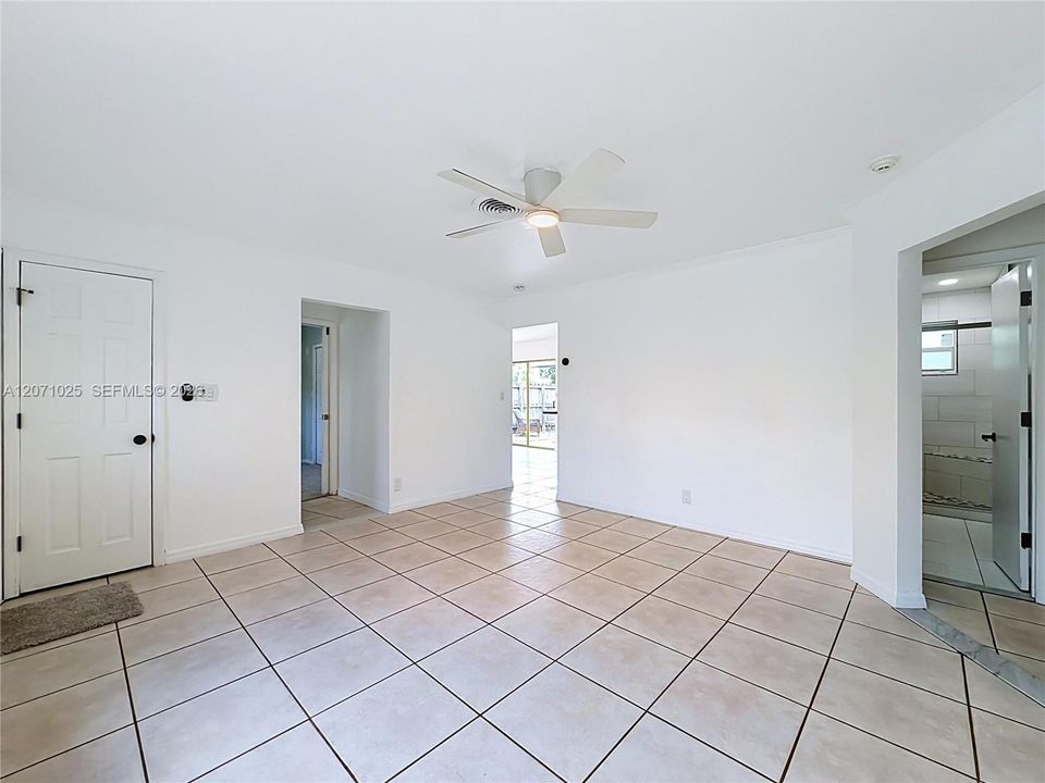 For Sale: $537,500 (2 beds, 1 baths, 959 Square Feet)