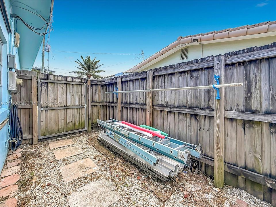 For Sale: $537,500 (2 beds, 1 baths, 959 Square Feet)