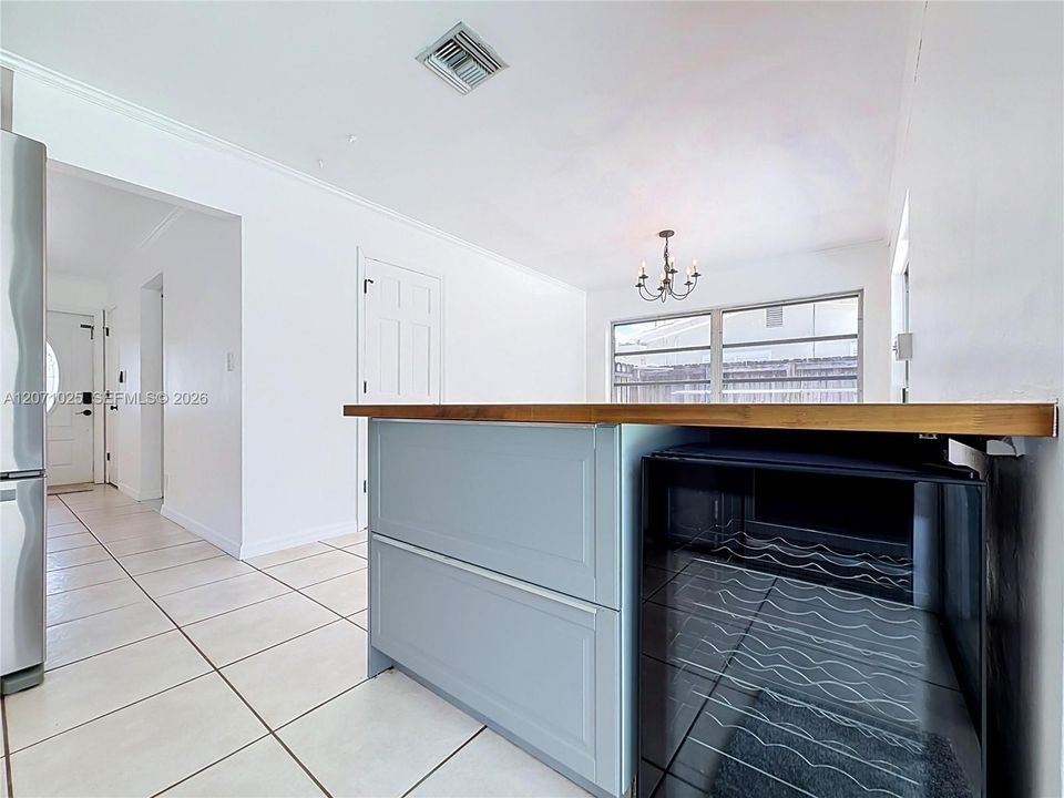 For Sale: $537,500 (2 beds, 1 baths, 959 Square Feet)