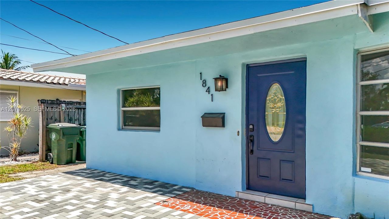 For Sale: $537,500 (2 beds, 1 baths, 959 Square Feet)