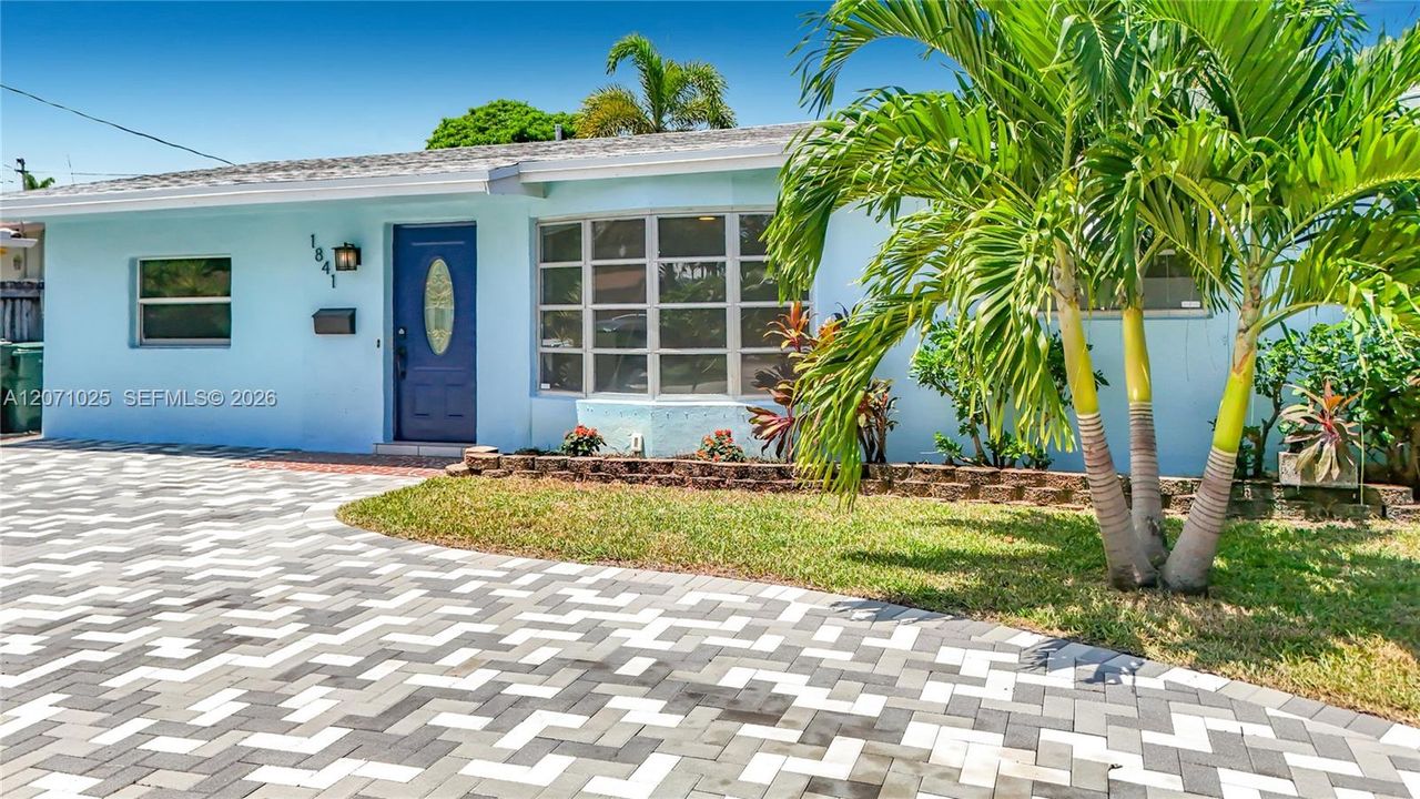 For Sale: $537,500 (2 beds, 1 baths, 959 Square Feet)