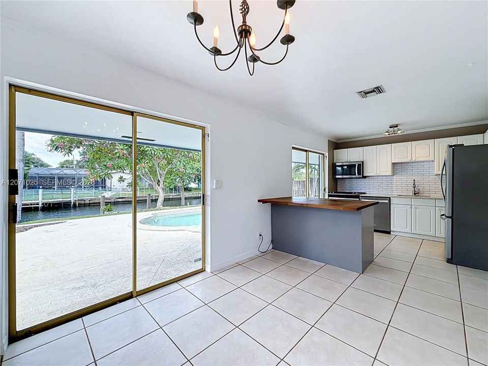 For Sale: $537,500 (2 beds, 1 baths, 959 Square Feet)